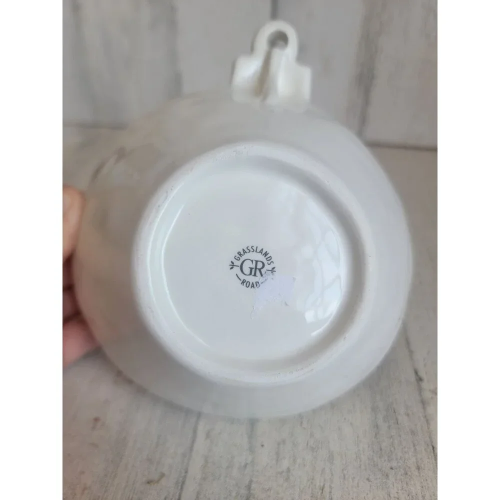 Grasslands white ball‎ ornament plate home decor